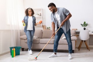 気が付いた人がやる（写真:iStock）