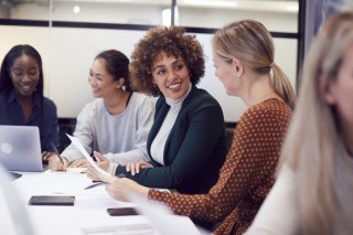 仕事内容でのコミュニケーションを（写真:iStock）