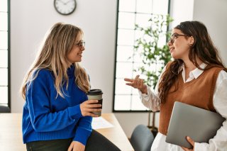 プライベートの詮索はNG（写真:iStock）