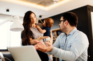 子どももいるのに何考えてるの？（写真:iStock）