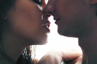 彼の唇にキスを（写真:iStock）