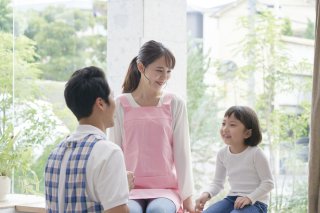 確かに幼稚園の先生はかわいい（写真:iStock）