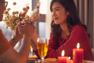 大人の余裕で包み込む（写真:iStock）