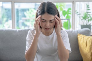 気圧の変動で頭痛やめまいに苦しむ人へ（写真:iStock）