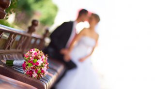 “コロナ禍明け”の結婚式どうする？ 4つの選択肢と特に注意する点
