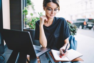 何か集中できるものを見つけよう（写真:iStock）