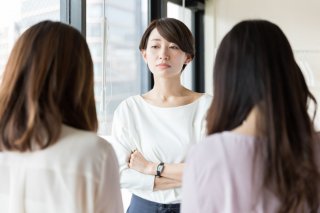 やたらと上から目線（写真:iStock）