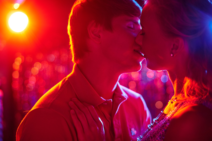 エロティックなキスを（写真:iStock）