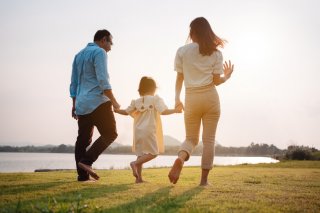 川の向こう岸には行けなくても（写真:iStock）