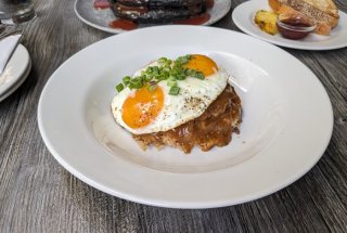 夫が気に入ったロコモコ丼（C）コクハク