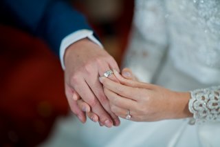 11歳年上男性とスピード結婚（写真:iStock）