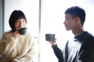 じっくり話すこともある（写真:iStock）