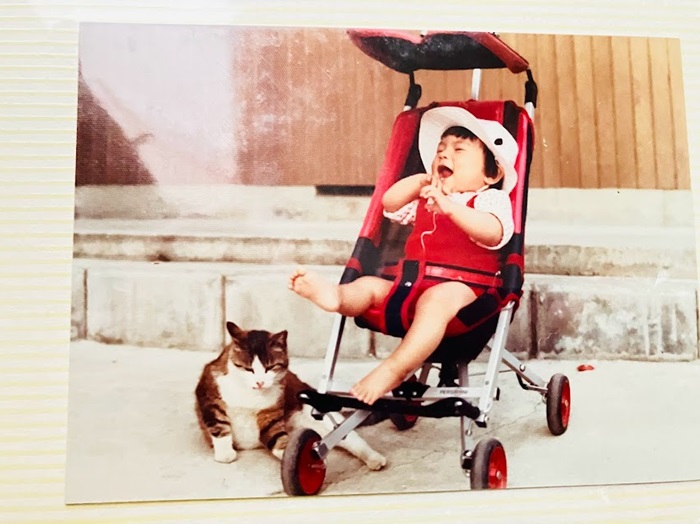 赤子のころから猫と一緒（C）コクハク