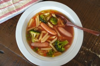 冷凍野菜で爆速トマト汁ペンネ。ズボラの完全めし、カップスープ越え！