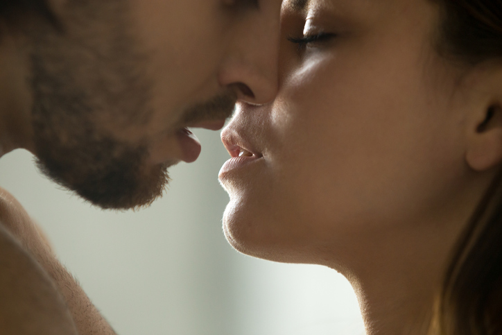 濃密なキス（写真:iStock）