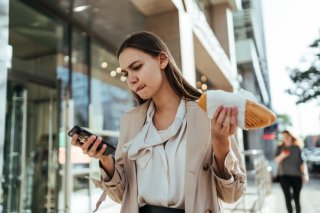 食生活の乱れや間食は万病のもと（写真:iStock）