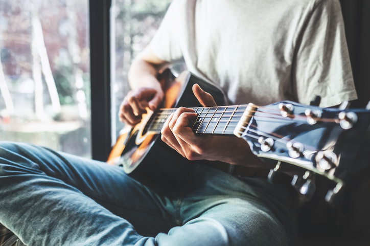 メジャーデビューしたバンドのメンバーの一員だった（写真:iStock）