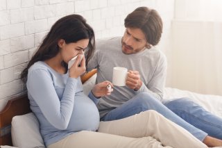 看病してくれる姿にきゅん♡（写真:iStock）