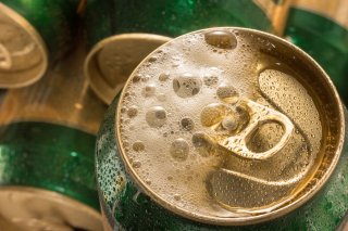 缶ビールで乾杯（写真:iStock）