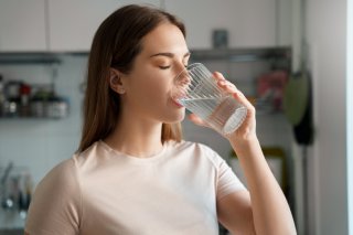 意識的に水分補給（写真:iStock）