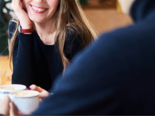 何も言わない大人の女（写真:iStock）