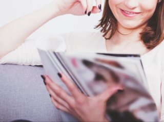 人の不幸は蜜の味（写真:iStock）