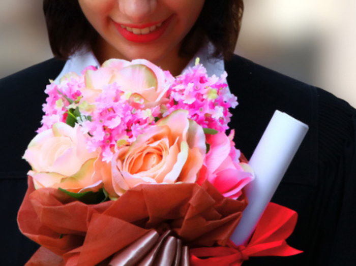 卒・入学式にはお花はつきものですな（写真:iStock）