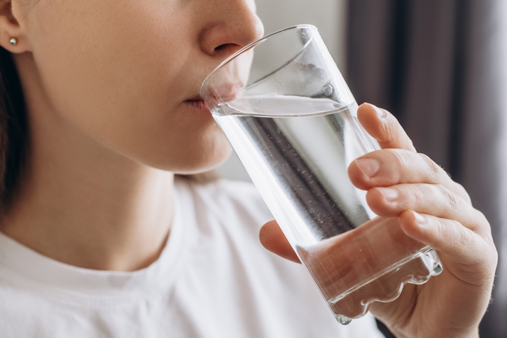 水分を摂らない人は膀胱炎になりやすい（写真:iStock）