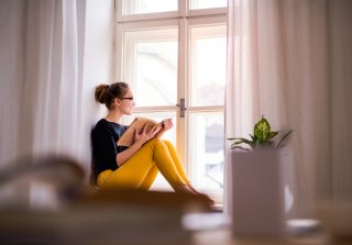 空いた時間で読書はいかが？（写真:iStock）