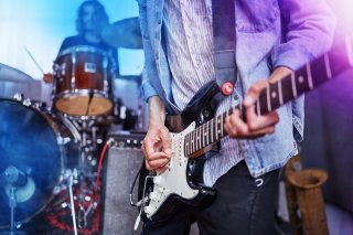 相手はカリスマ・バンドマン（写真:iStock）