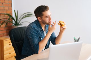 ファストフードってあまり体によくないんじゃ…（写真:iStock）