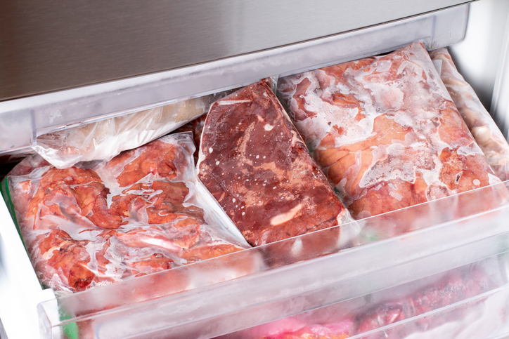 お肉はすぐ冷凍！（写真:iStock）