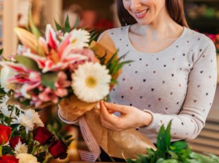 お花を買う人の共通点は…（写真:iStock）