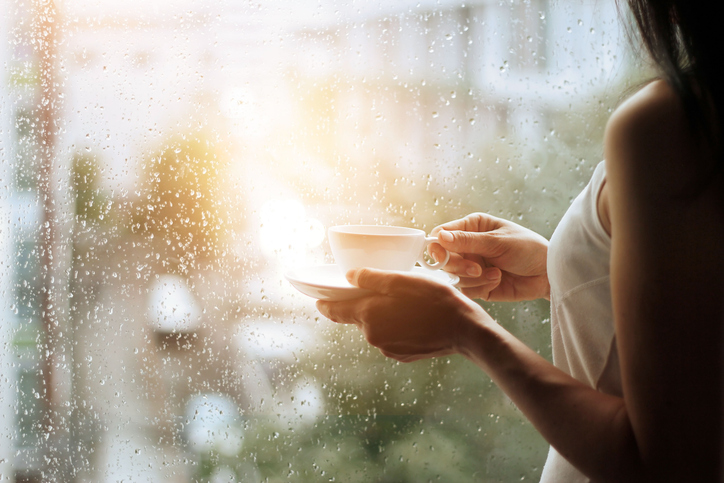 ただ雨を見るだけの日があってもいいじゃない（写真:iStock）