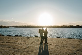 家族3人で…（写真:iStock）