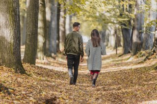 手を繋ぐ気配もなし（写真:iStock）