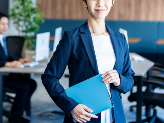 男性が「自分より優れている」と思う女性を選ぶように（写真:iStock）