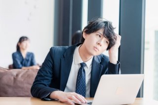 アラフォー女性が年下男性を沼らせる「相談に乗る」という秘技。若人キラーが実践する“7つの手”を公開