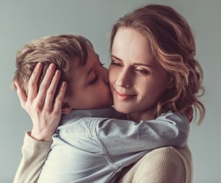 実の親とも会えるように（写真:iStock）