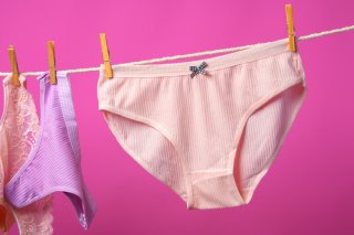 女性のパンツだって黄ばみます！ 厄介な下着の黄ばみ原因と真っ白に戻す方法3つ