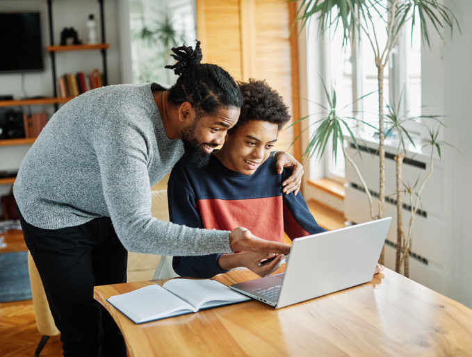 本当はお父さんと一緒がよかったんだね（写真:iStock）