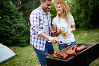 出会いはバーベキュー（写真:iStock）