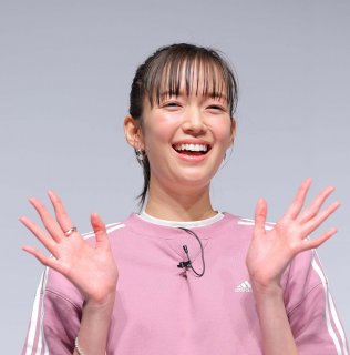 佐藤栞里（Ｃ）日刊ゲンダイ