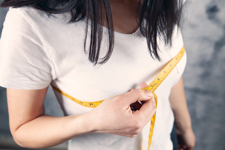 ダイエットしたいけどバストもキープしたい（写真:iStock）