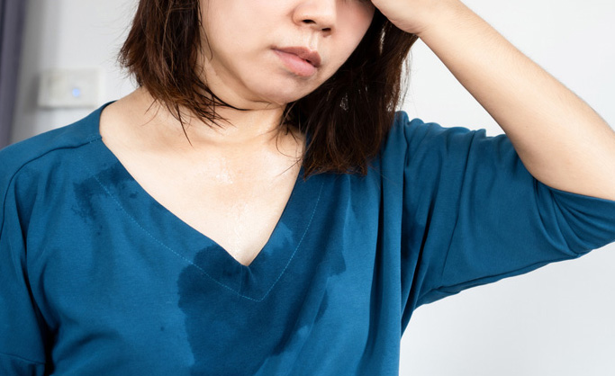 濃い色の洋服を着ようものなら…（写真:iStock）