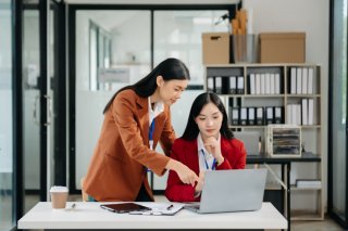 引継ぎは念には念を入れて（写真:iStock）