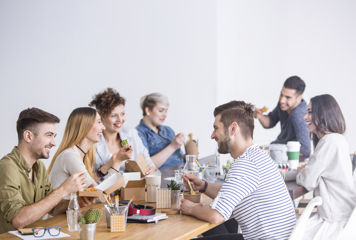 ランチタイムにコミュニケーションを（写真:iStock）