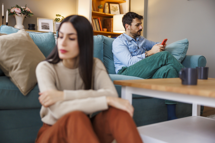 会話ゼロ（写真:iStock）