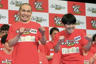 塚本直毅（39歳）と溜口佑太朗（39歳）のコンビ（C）日刊ゲンダイ