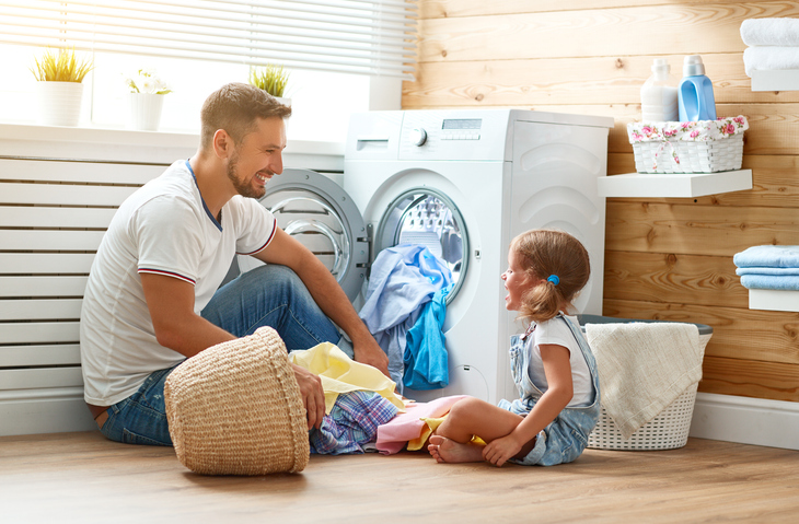 夫も積極的に家事に参加してほしい（写真:iStock）